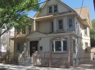 7169 71st St, Ridgewood, NY 11385