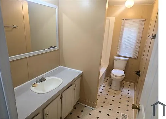 2 bed, 1300 sqft, $1,600 — Photo 3