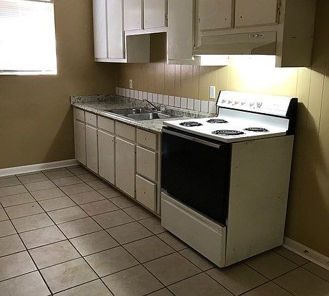 5th image of 4013 Camellia Dr APT 4