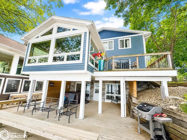 5494 Lakeview Dr, Clear Lake, IA 50428