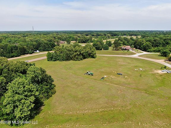 2nd image of 100 Boswell Rd