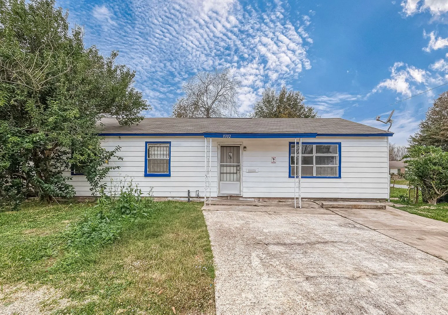 Spacious 3-Bed, 2-Bath Home with Large Backyard Convenient South Houston Home Near Medical Center... — Photo 1