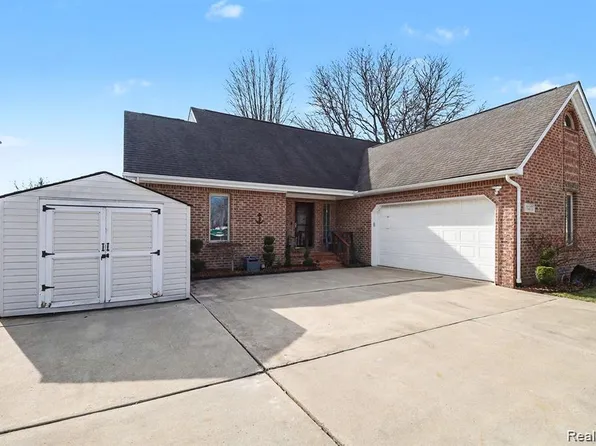 7277 Cardinal St, Algonac, MI 48001