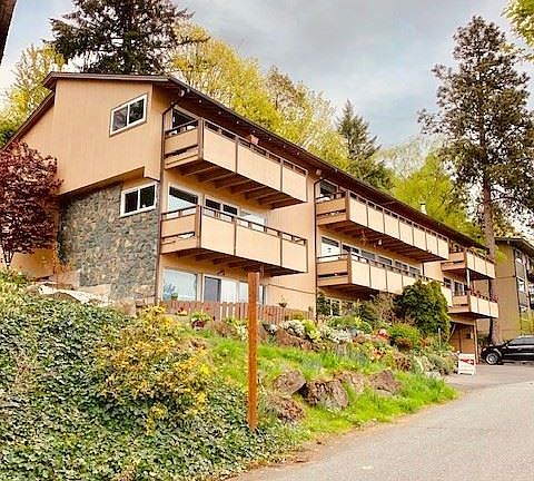 2nd image of 3021 81st Pl SE APT 7