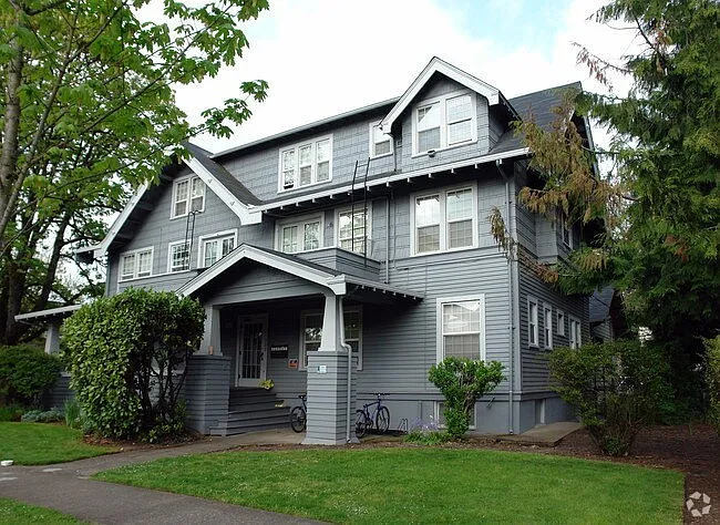 1186 Ferry St — Photo 9