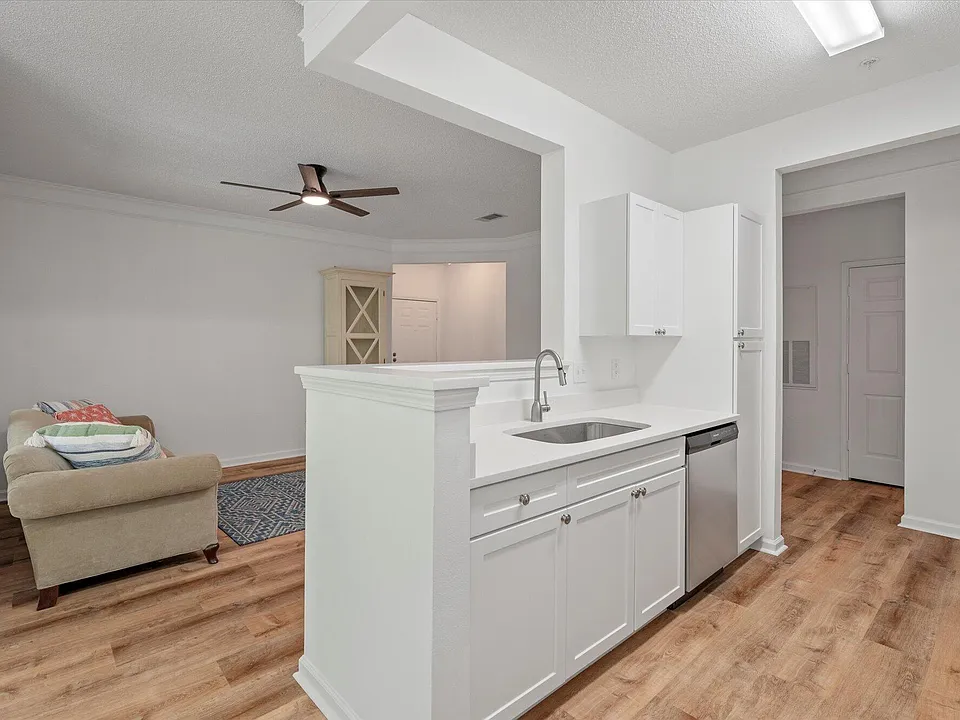 2424 Chatelain Way