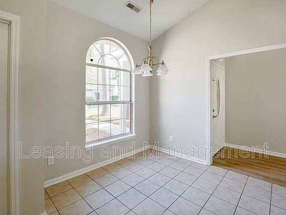 4th image of 801 Alwyn Blvd