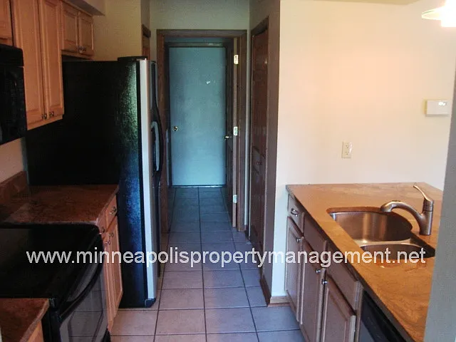 3 Bedroom Townhome Eden Prairie. Available 8/1 — Photo 3