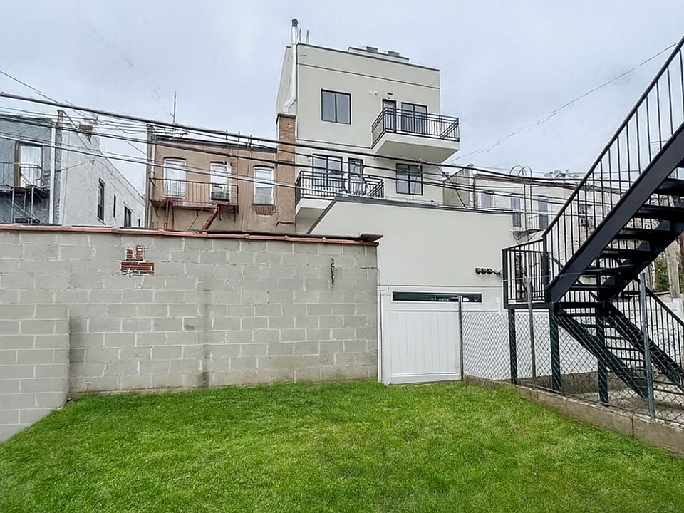 Building Photo 3