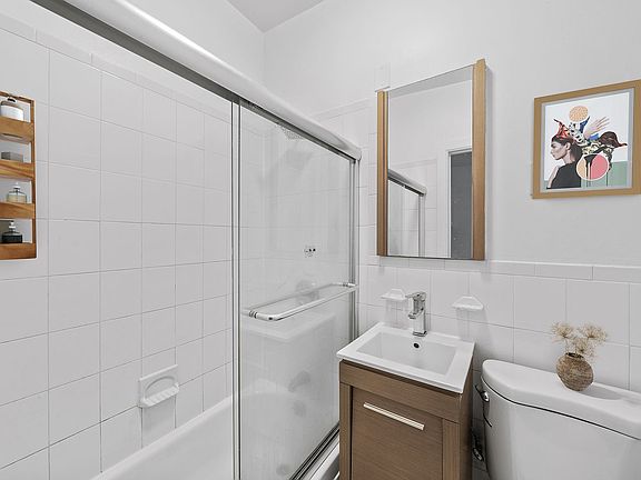 5th image of 307 W 29th St APT 4C
