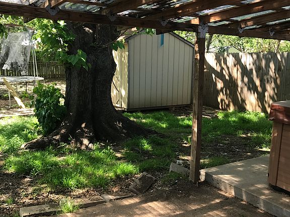 3rd image of 1702 Proctor Dr
