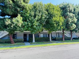 1210 S Sharon Cir