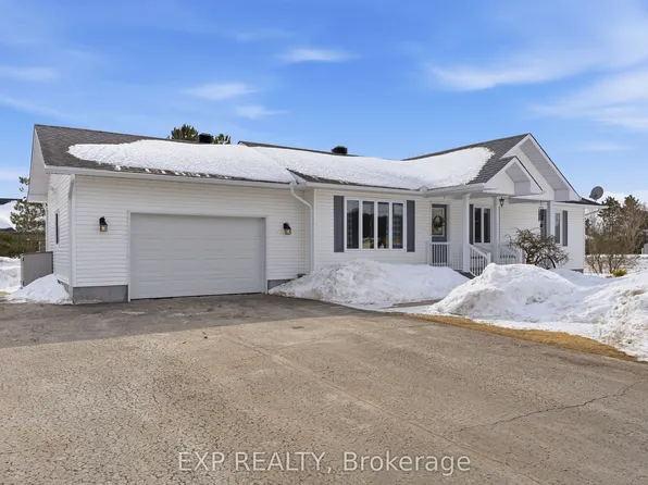 2174 Lemery St, Clarence Rockland, ON K0A 1E0