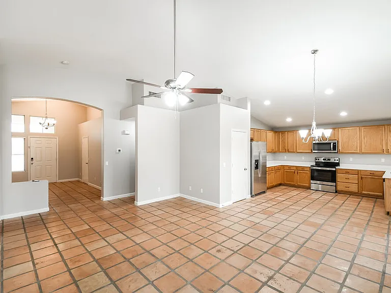 6102 S Ashley Dr — Photo 5
