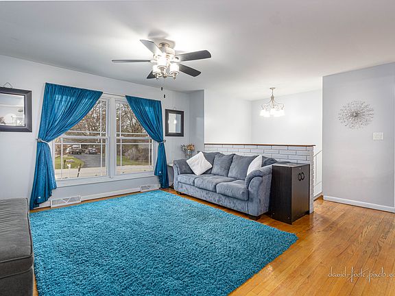 2nd image of 29W211 James Ave