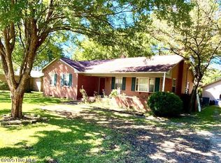 209 E Ridge St, Rose Hill, NC 28458