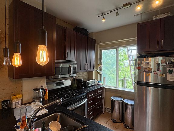4th image of 146 Everett St APT 3