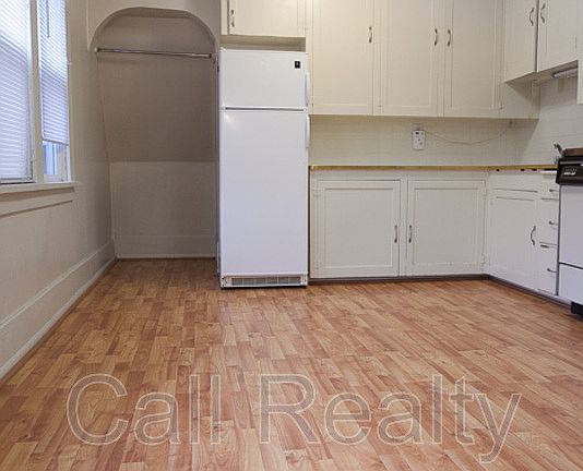 4th image of 1028 E Mission Ave