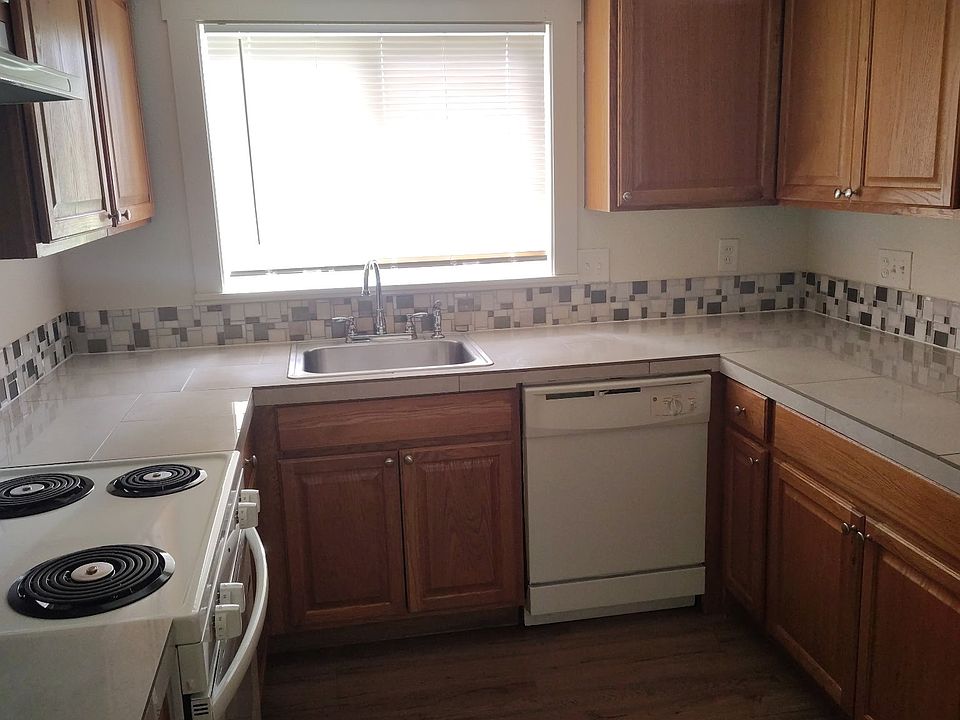 1st image of 7914 SE Sunnyside Dr