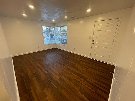 4th image of 2202 E Hugo Ave