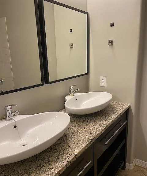 master bath double sinks