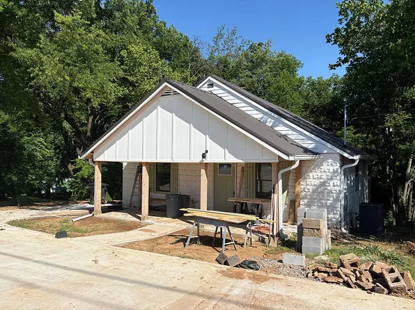 8752 Gleason Dr, Knoxville, TN 37923