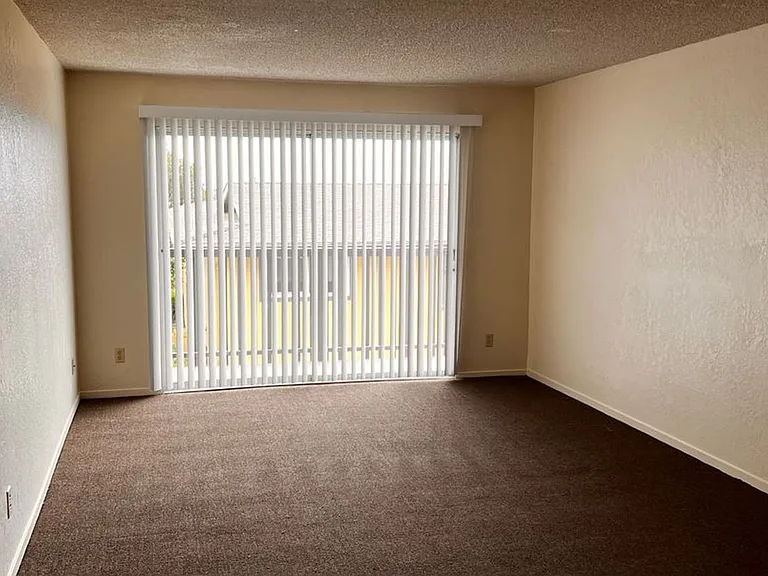 310 Spencer St — Photo 3