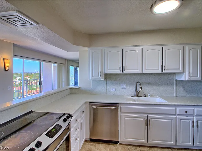 3111 Bel Air Dr #8E — Photo 23