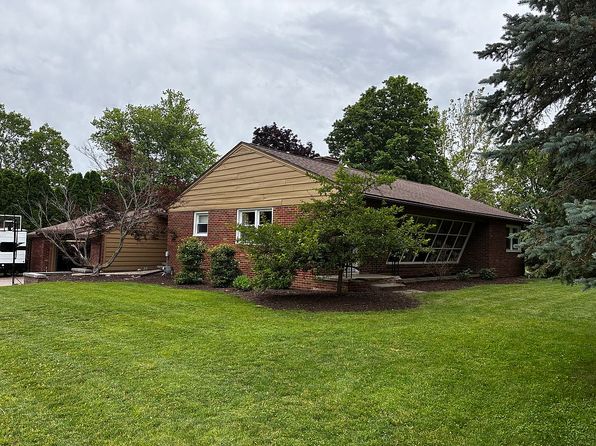 876 Riverside Dr