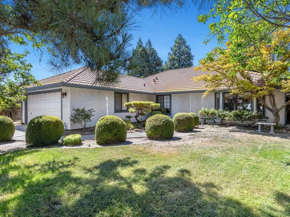 2244 Purvis Ave, Clovis, CA 93611