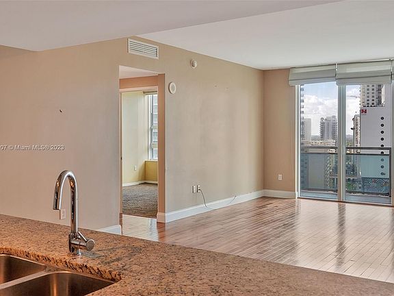5th image of 951 Brickell Ave APT 1807