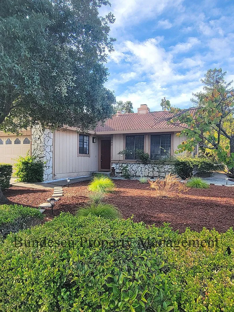 1583 Henry Way photo 1