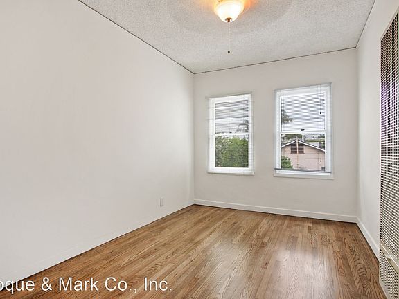 3rd image of 1737 1/4 Sbarrington Ave