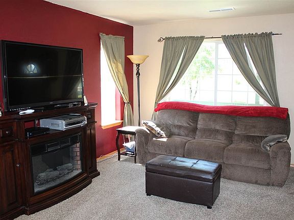 3rd image of 8102 E Sommerset Dr