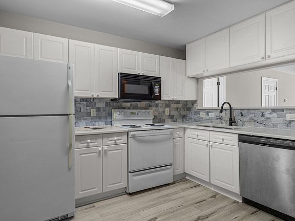 4th image of 929 Morreene Rd APT A23