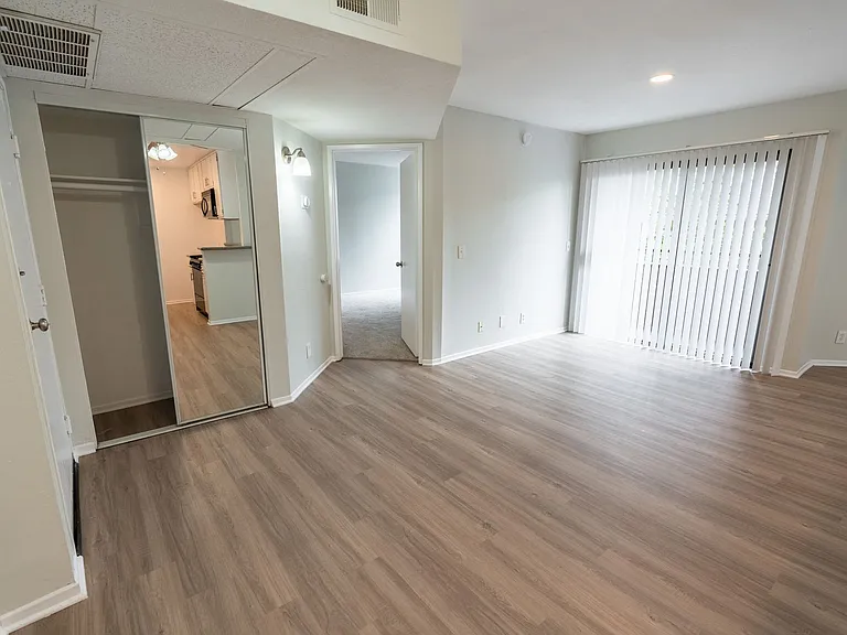 6310 Sylmar Ave — Photo 13