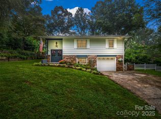 66 Barberry Heights Dr, Brevard, NC 28712