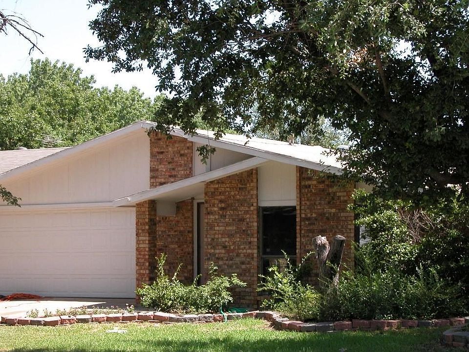 Great Curb Appeal!