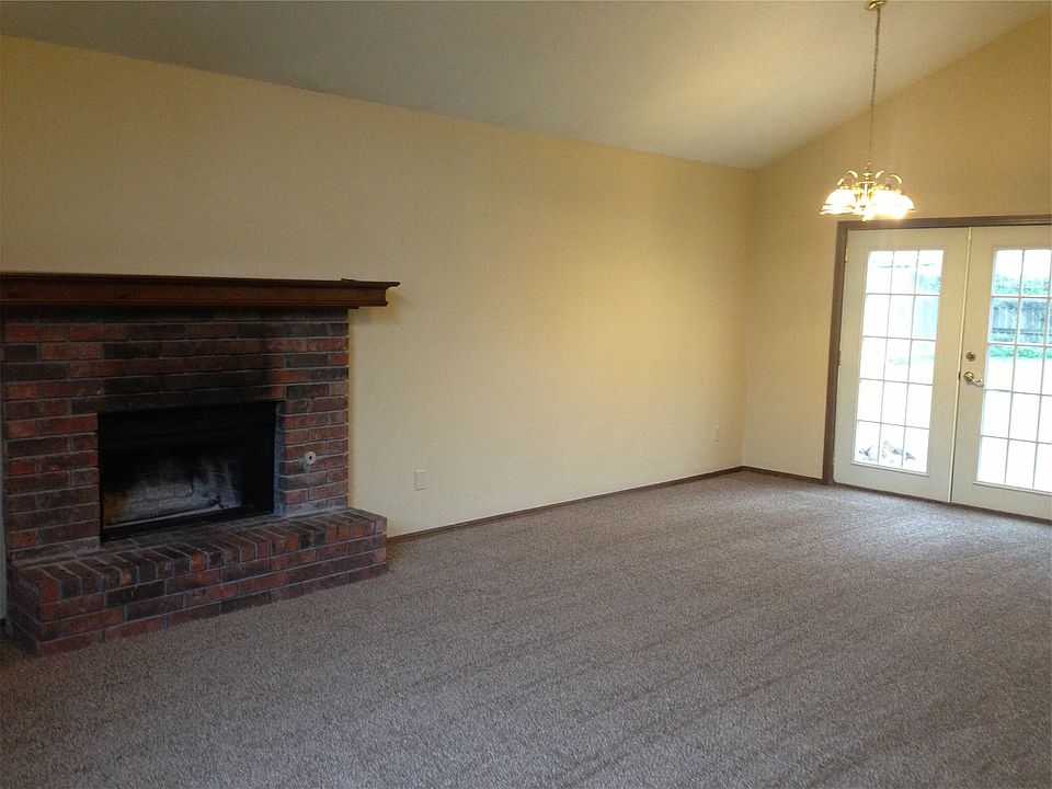 2nd image of 3309 W El Paso St