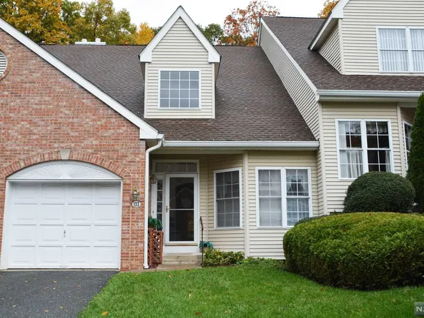 133 Richmond Rd, West Milford, NJ 07480