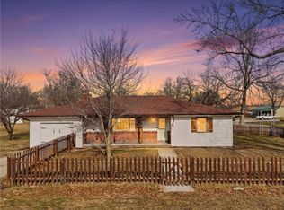208 E Stone Ave, Leeton, MO 64761