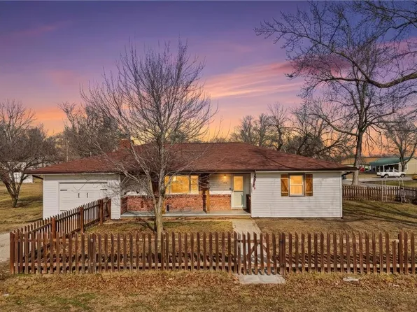 208 E Stone Ave, Leeton, MO 64761