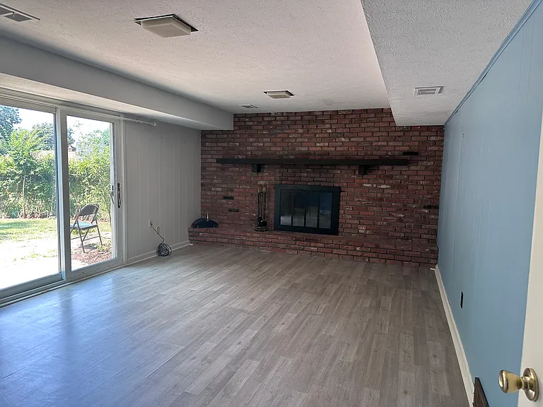 21228 Nottingham Dr — Photo 14