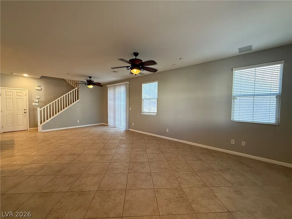 3 bed, 2.5 bath, 1800 sqft, $2,240 — Photo 4