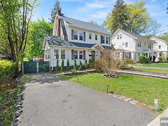 3rd image of 152 Heywood Avenue