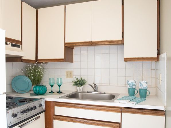 Coachlight Village | 2 Belden Ct, Agawam, MA