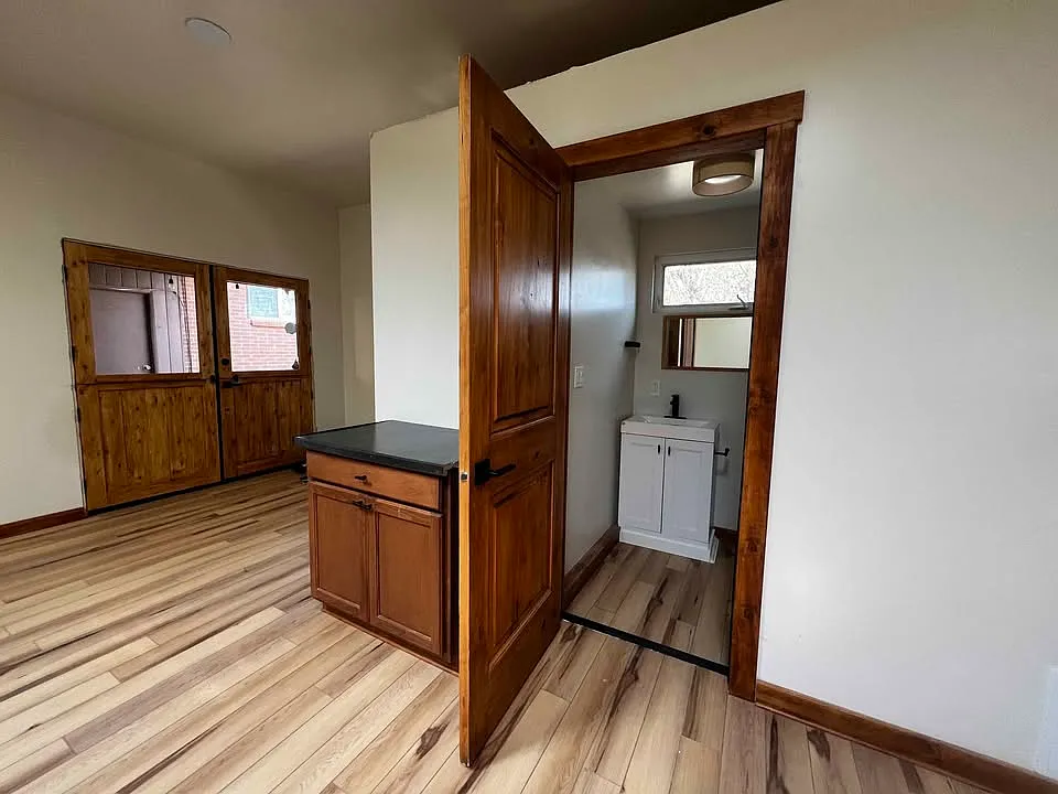 Studio, 400 sqft, $1,400 — Photo 3