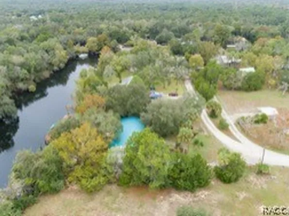 4 Garden Mall Ct, Inglis, FL 34449