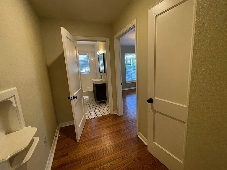 1406 Broadway St — Photo 14