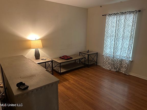 2nd image of 6348 Chaucer Dr